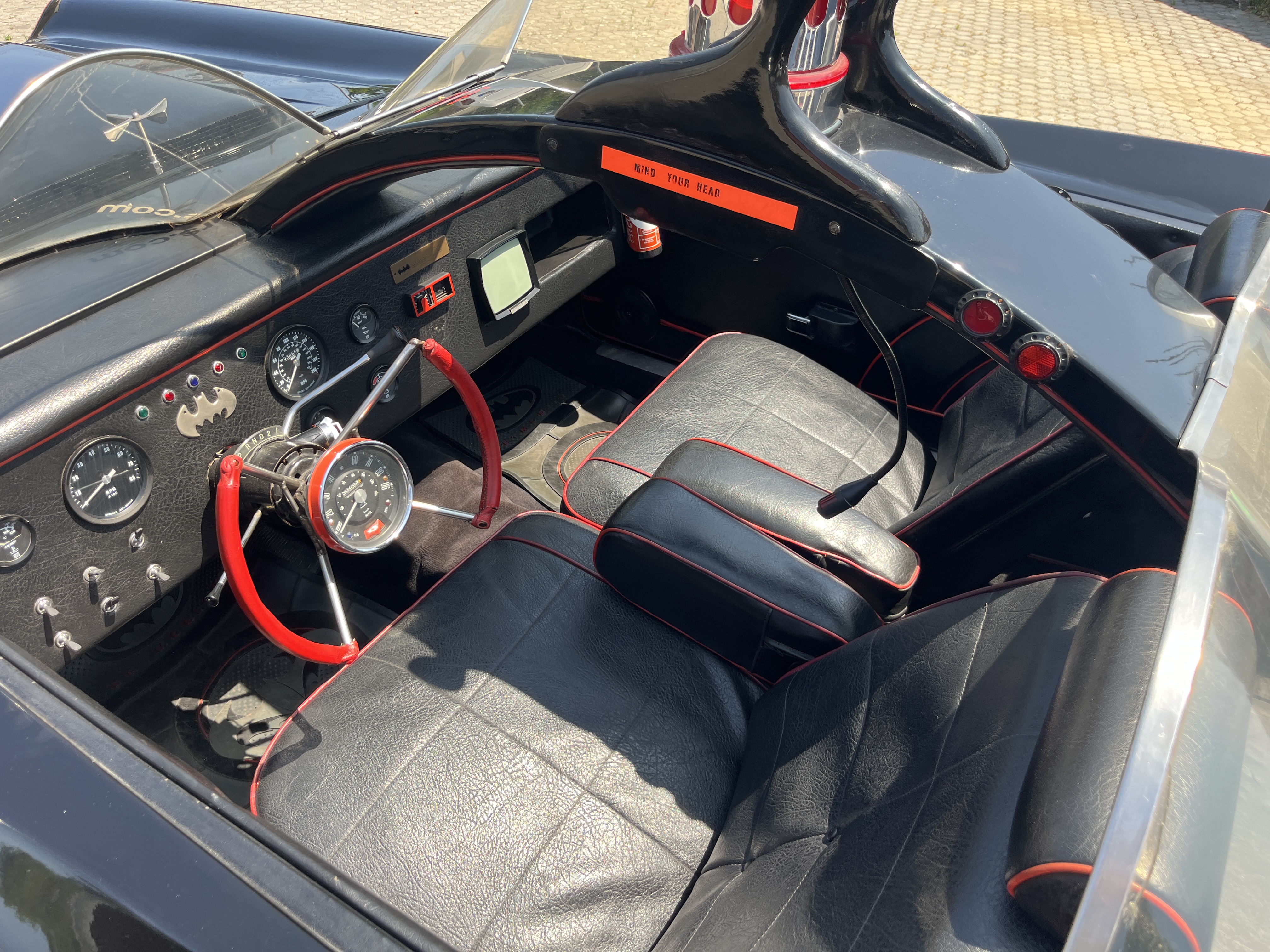 Lincoln Continental BatcMobile 1966 Tribute