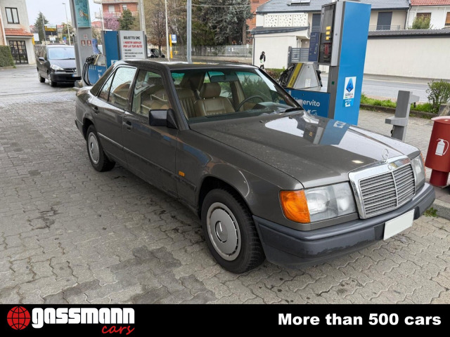 Mercedes Benz 200 Limousine W124 