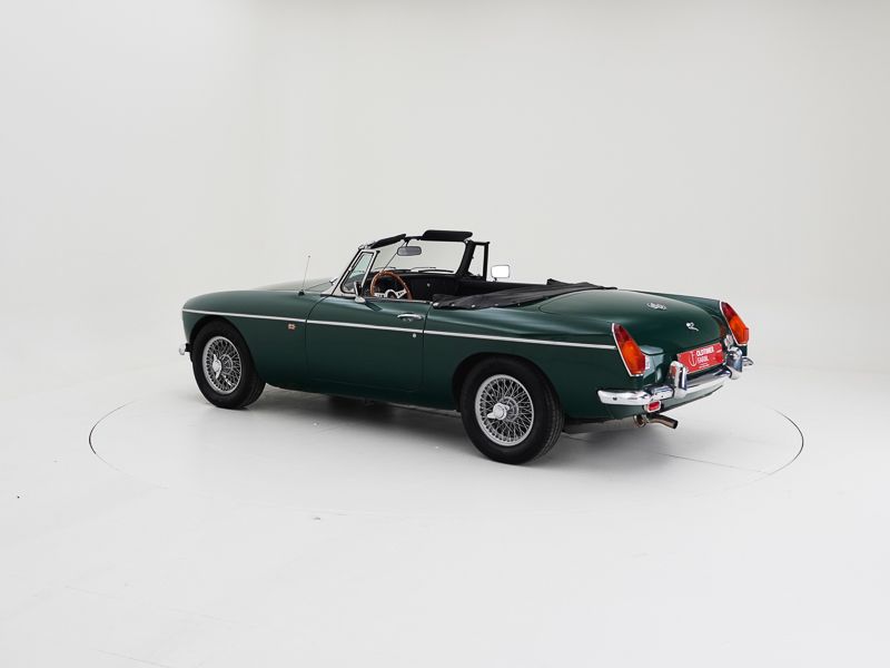 MG B \'77 