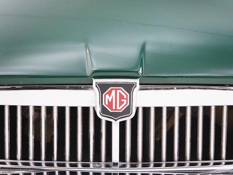 MG B \'77 