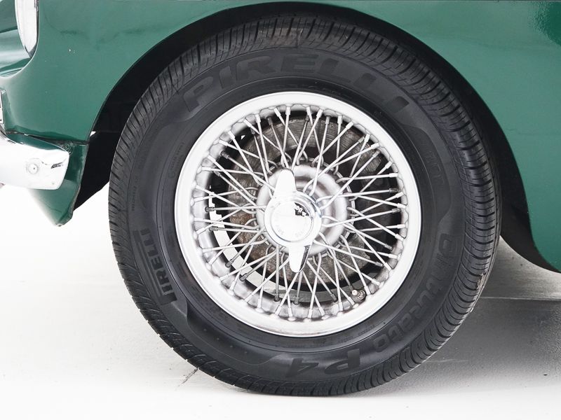 MG B \'77 
