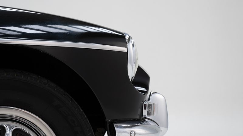 MG B \'78 