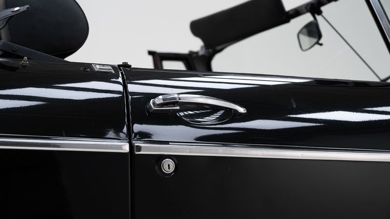 MG B \'78 