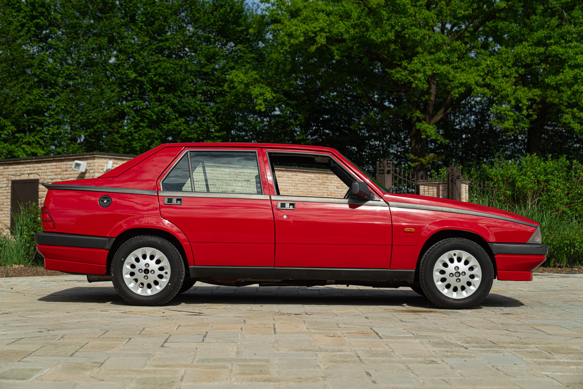 Alfa Romeo 75 