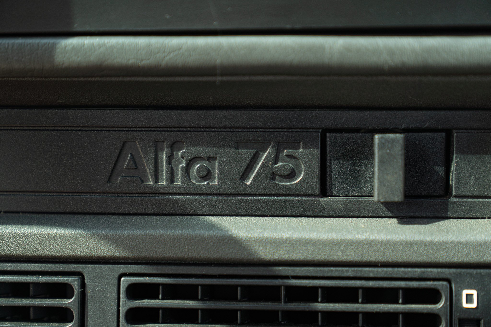 Alfa Romeo 75 