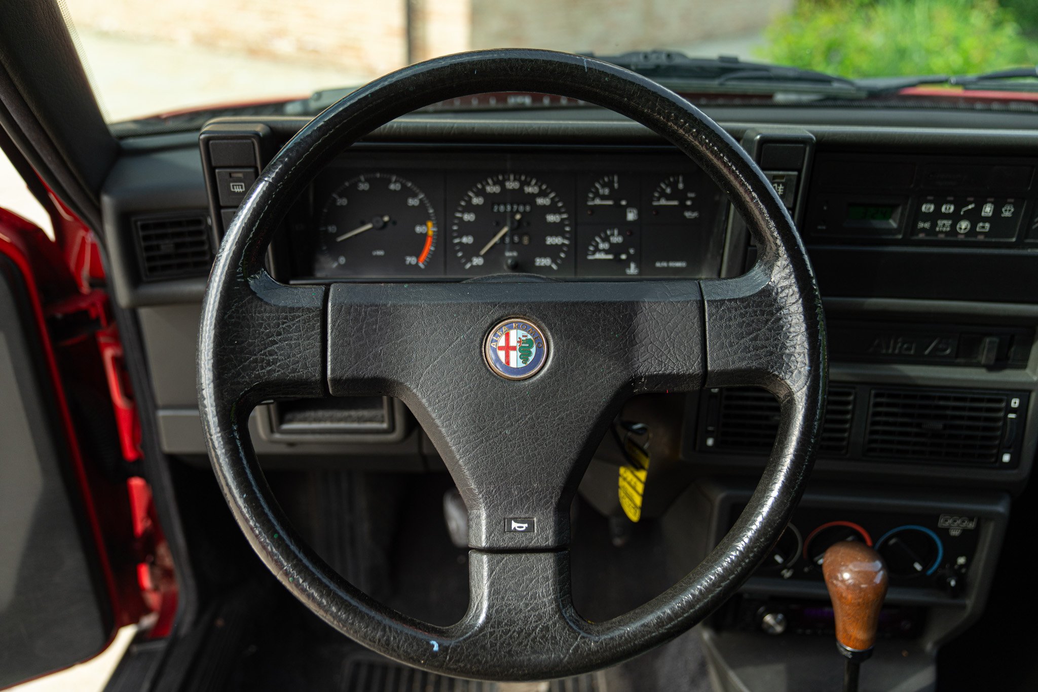 Alfa Romeo 75 