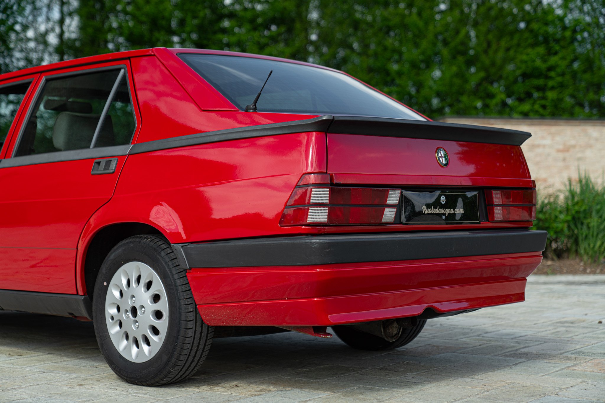 Alfa Romeo 75 