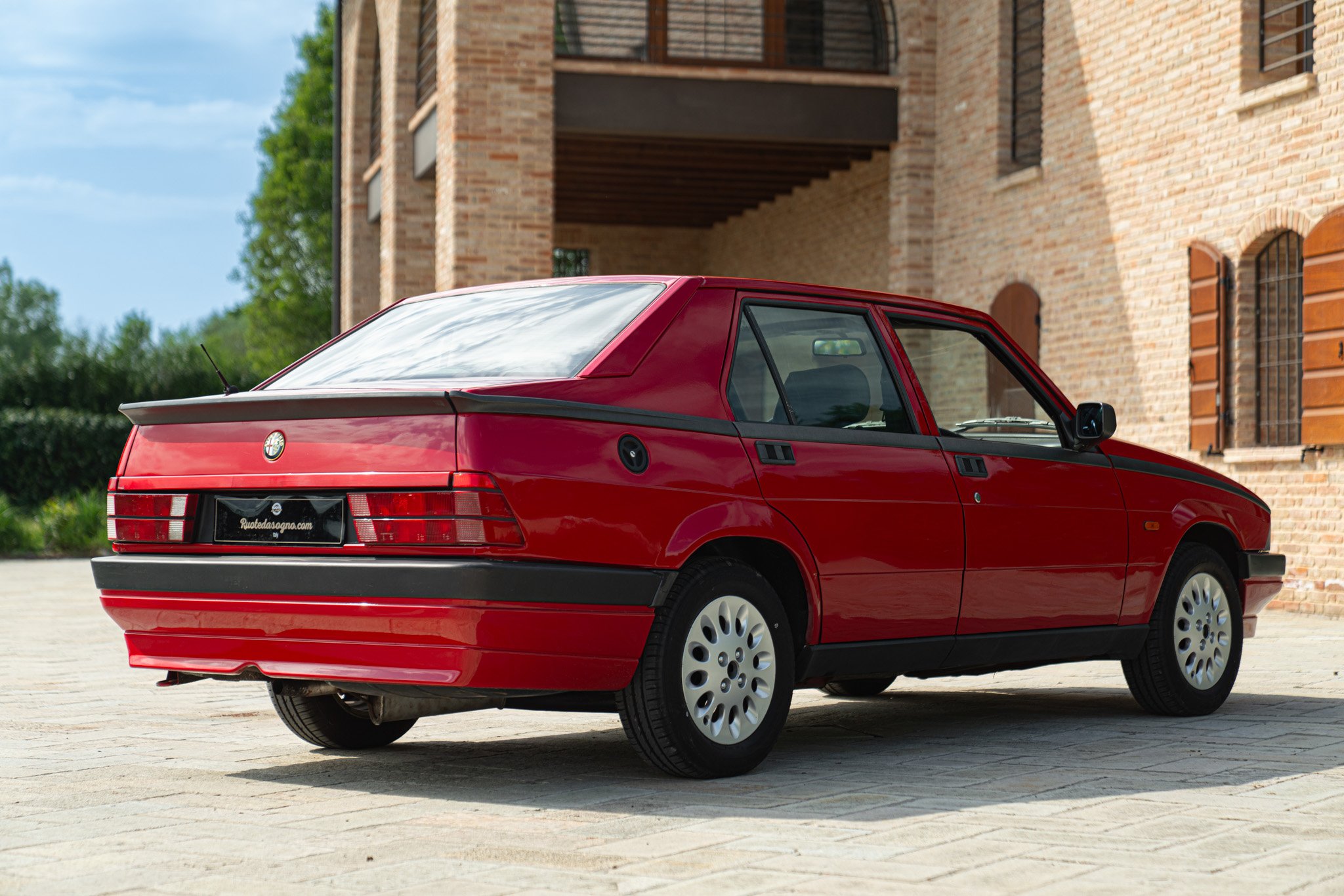 Alfa Romeo 75 