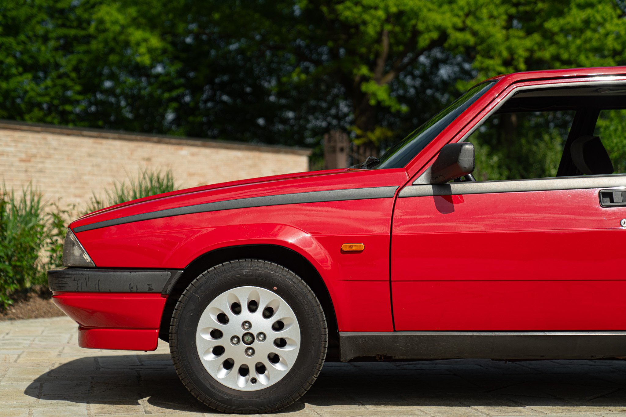 Alfa Romeo 75 
