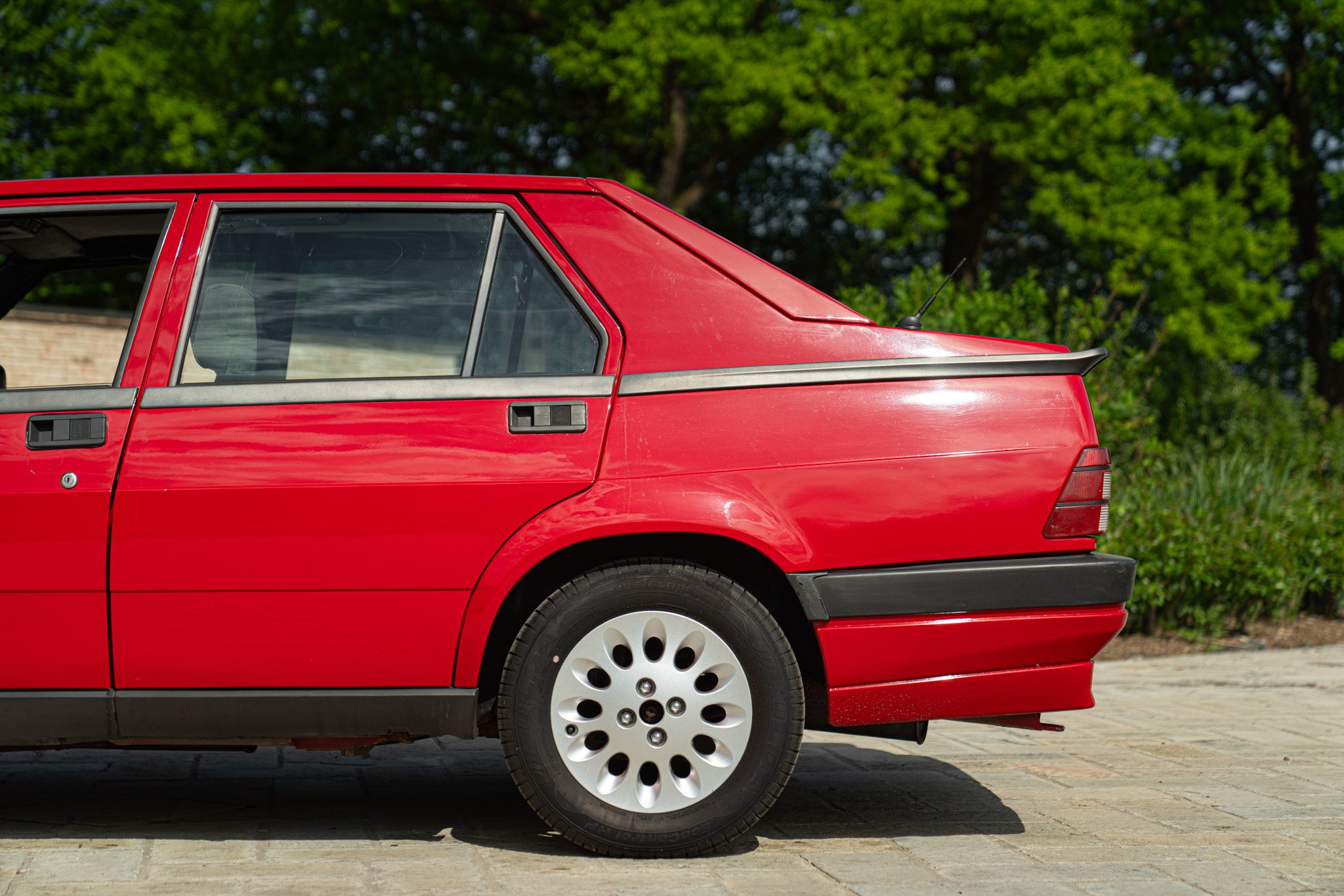 Alfa Romeo 75 