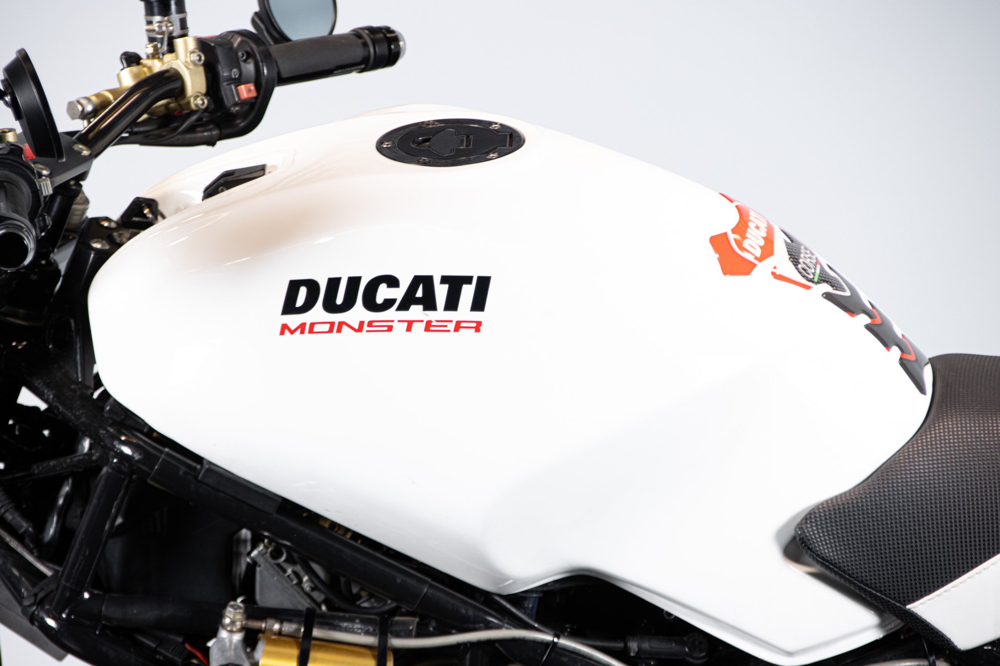 Ducati MONSTER 900 
