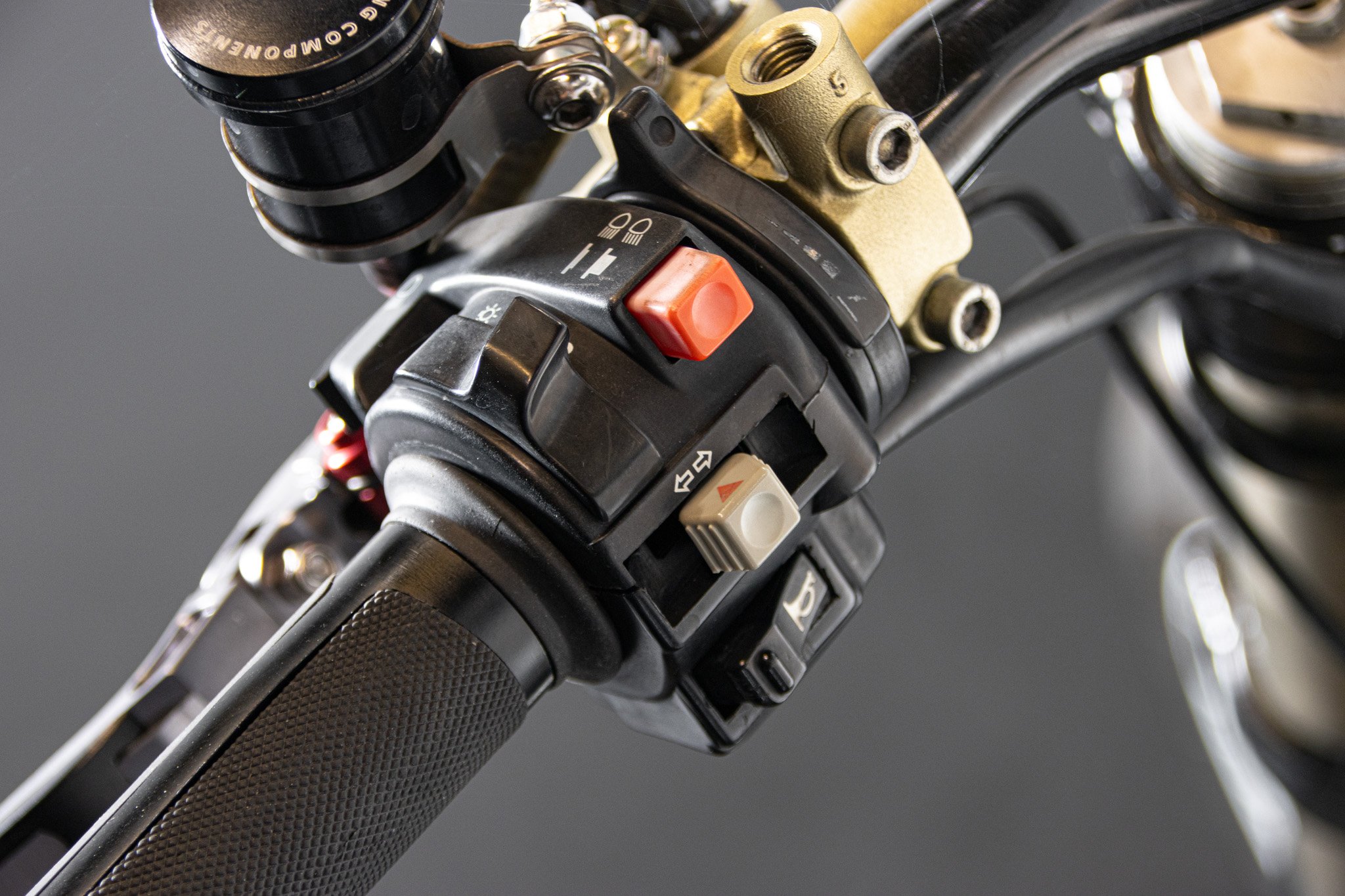 Ducati MONSTER 900 
