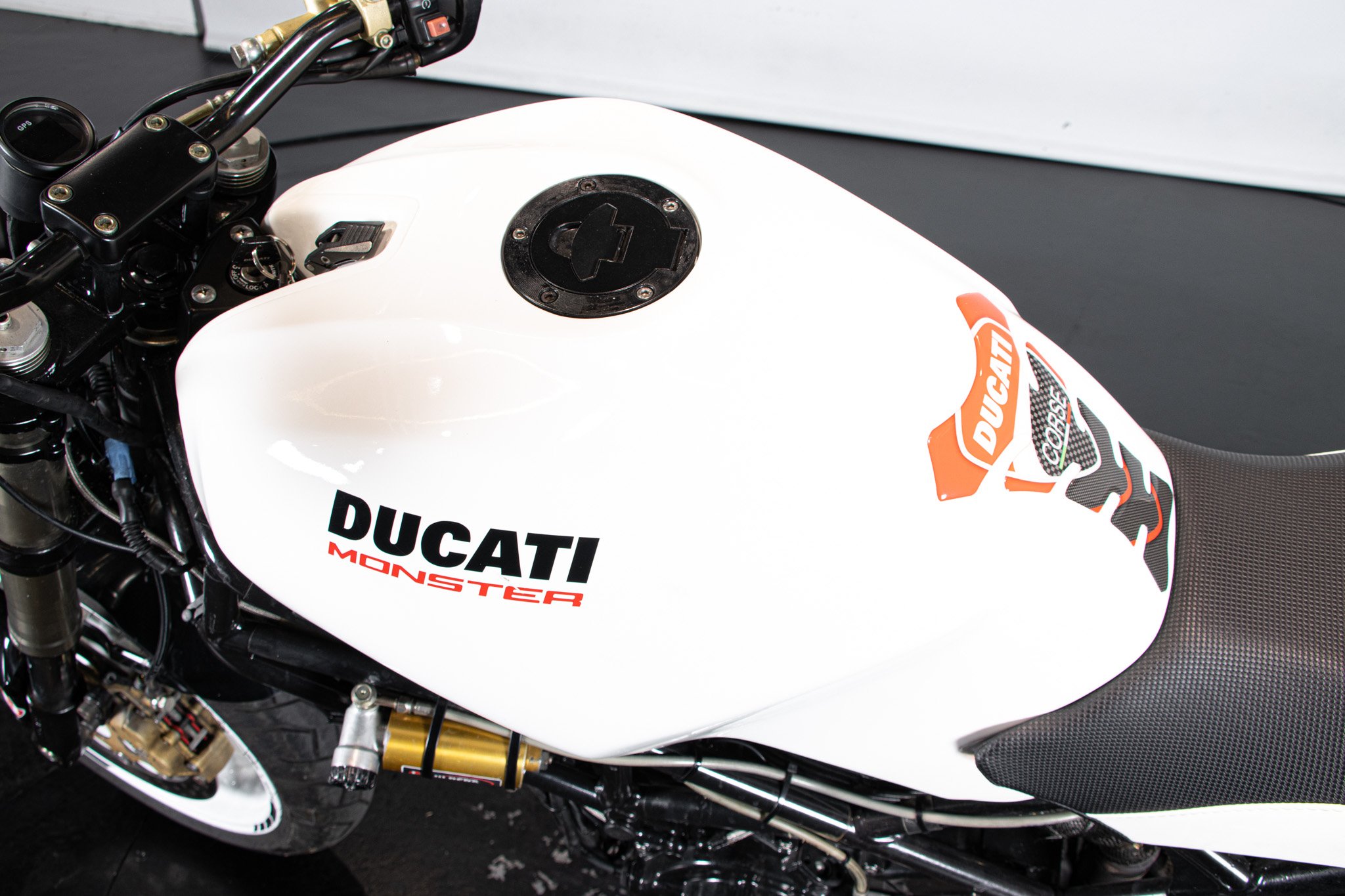 Ducati MONSTER 900 