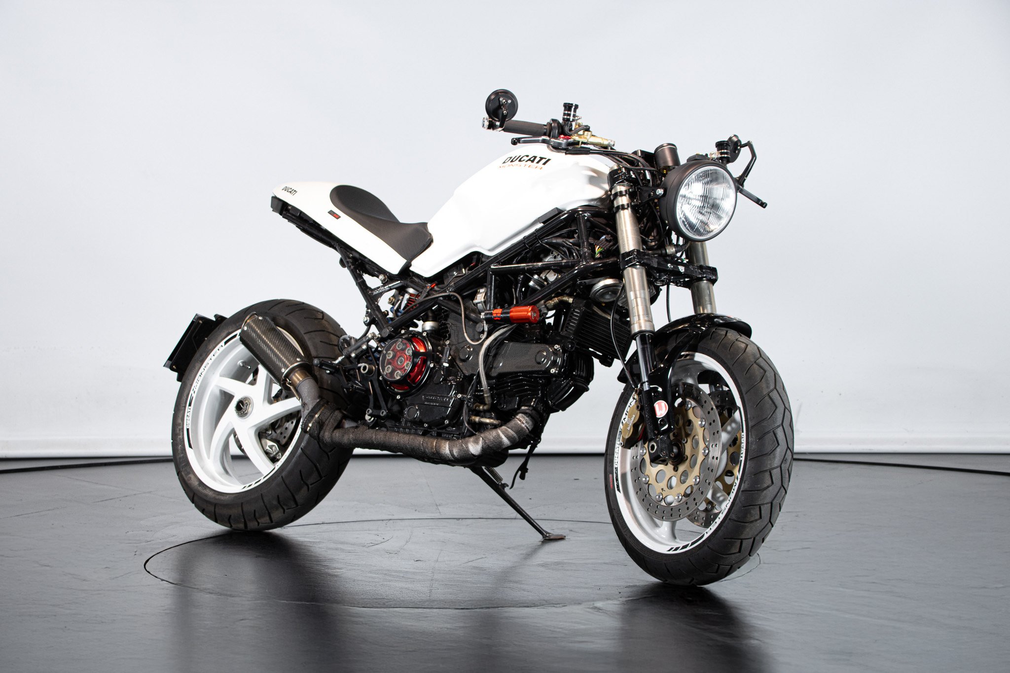 Ducati MONSTER 900 
