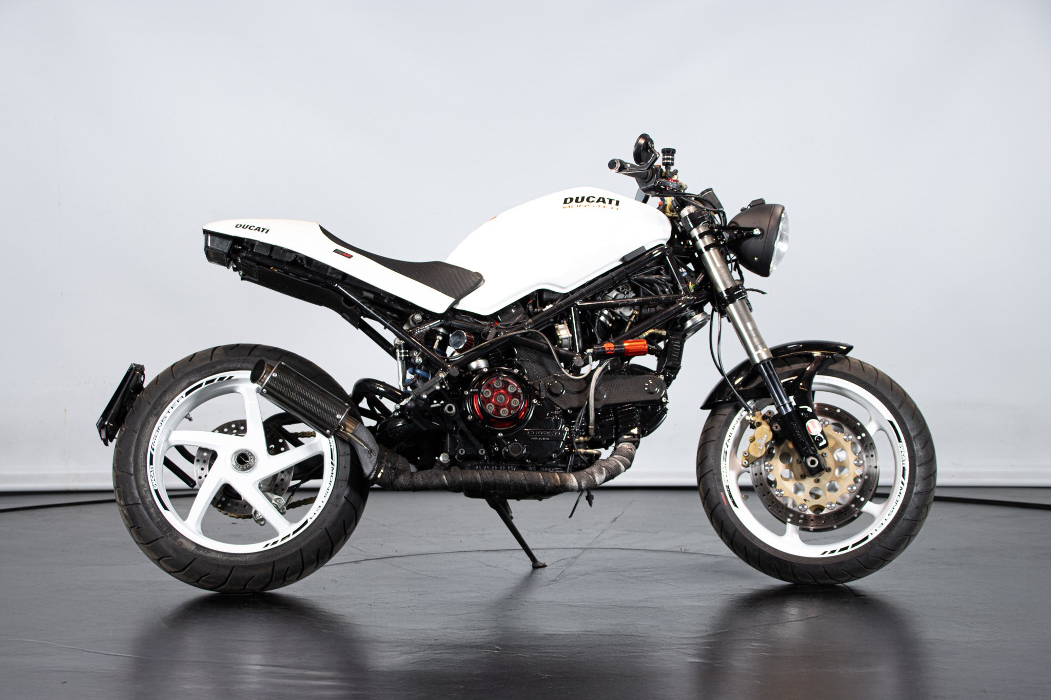 Ducati MONSTER 900 