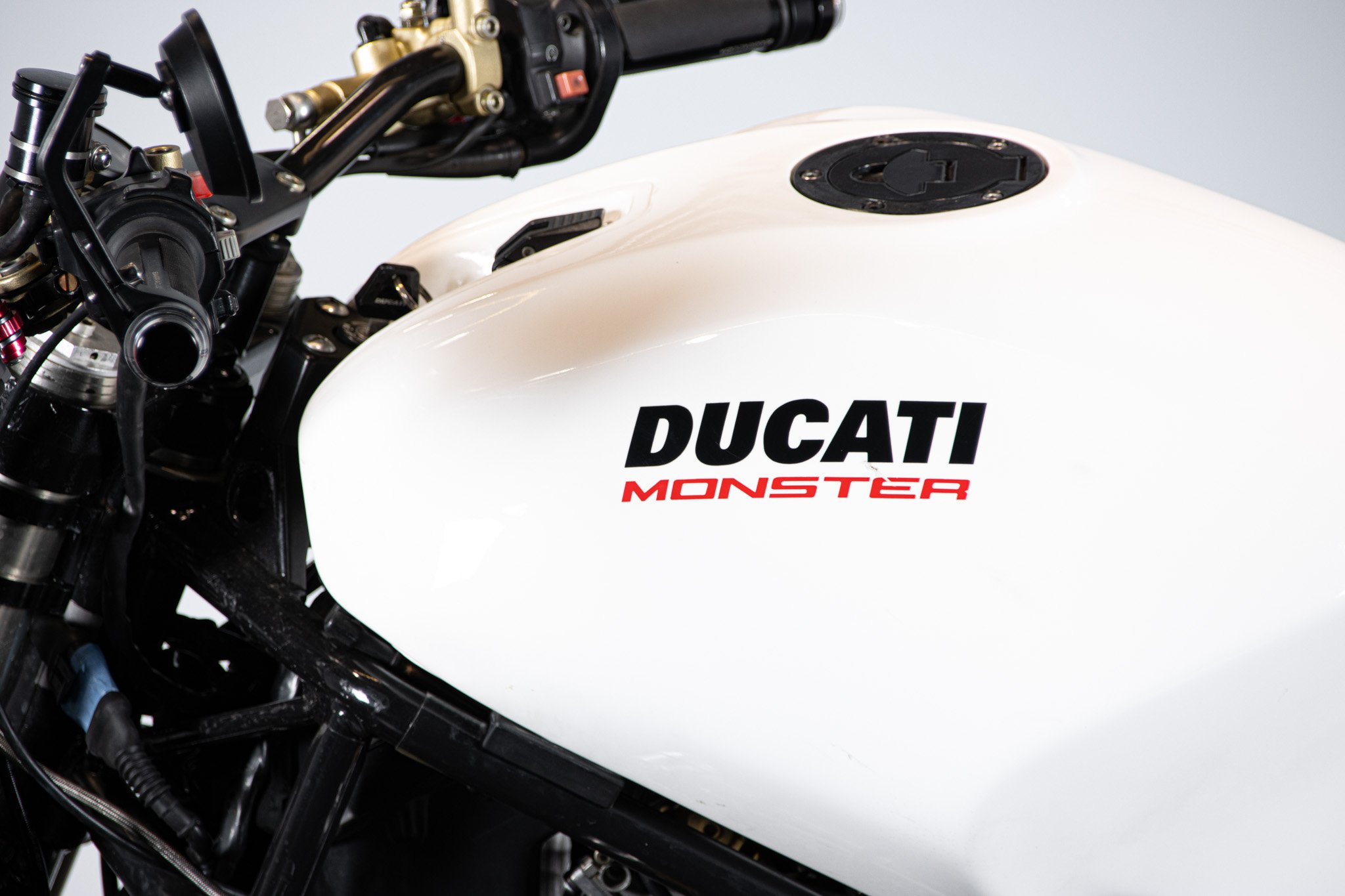 Ducati MONSTER 900 