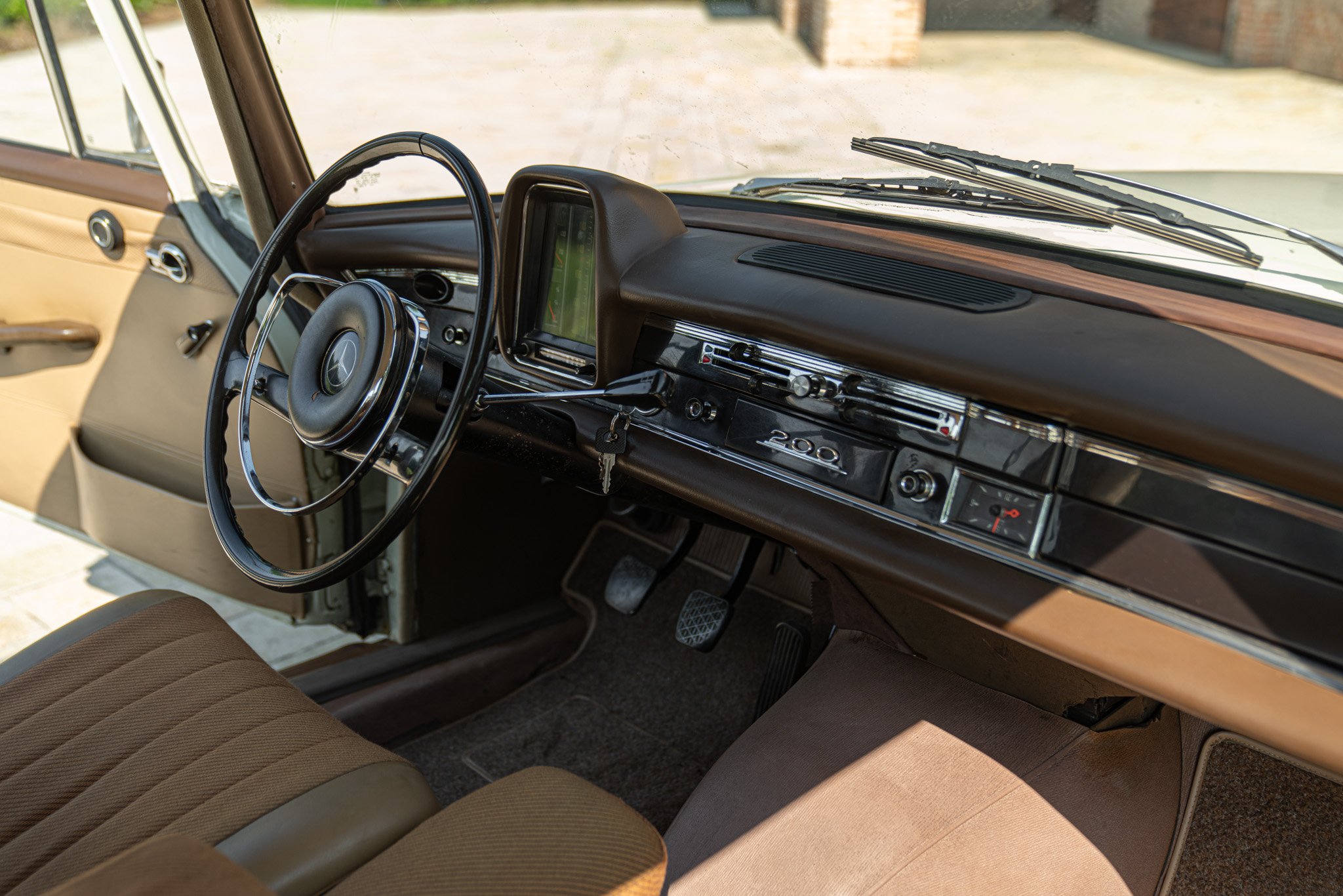 Mercedes Benz 200 CODINE 
