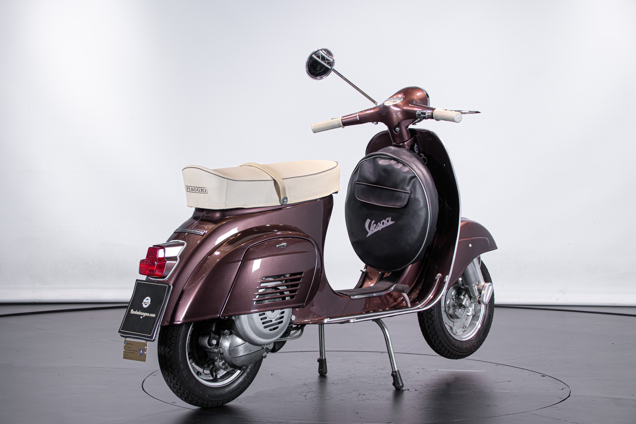 Piaggio VESPA 125 PRIMAVERA \"COCA-COLA\" 