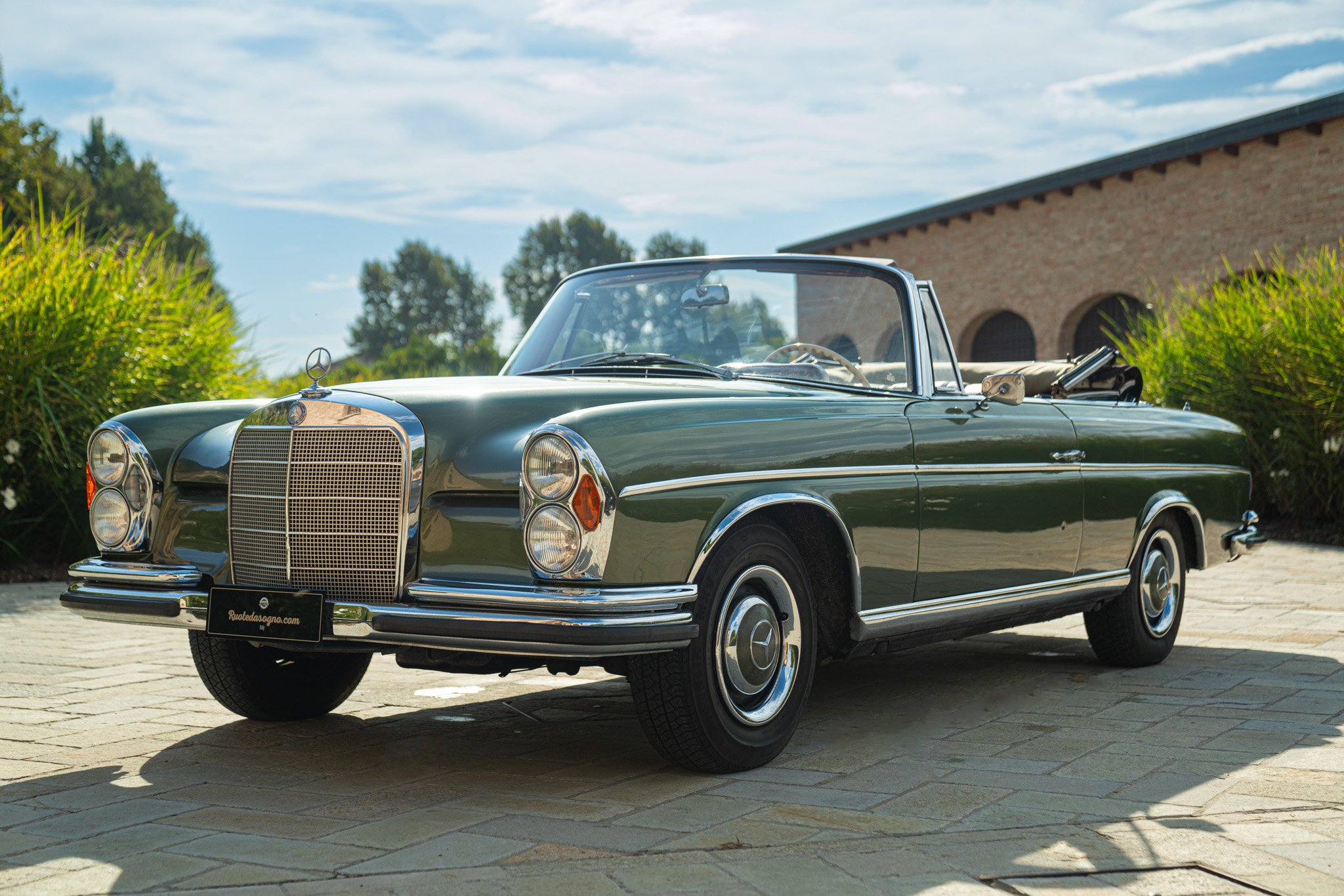 Mercedes Benz 220 SE CABRIOLET 