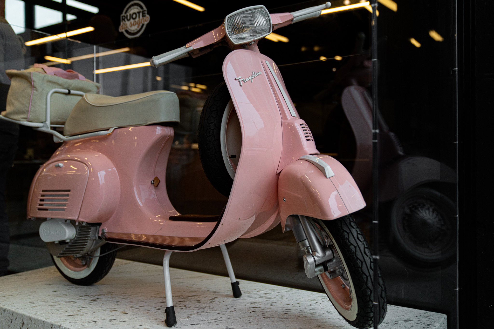 Piaggio VESPA 50 SPECIAL FRAGOLINA DB DESIGN 