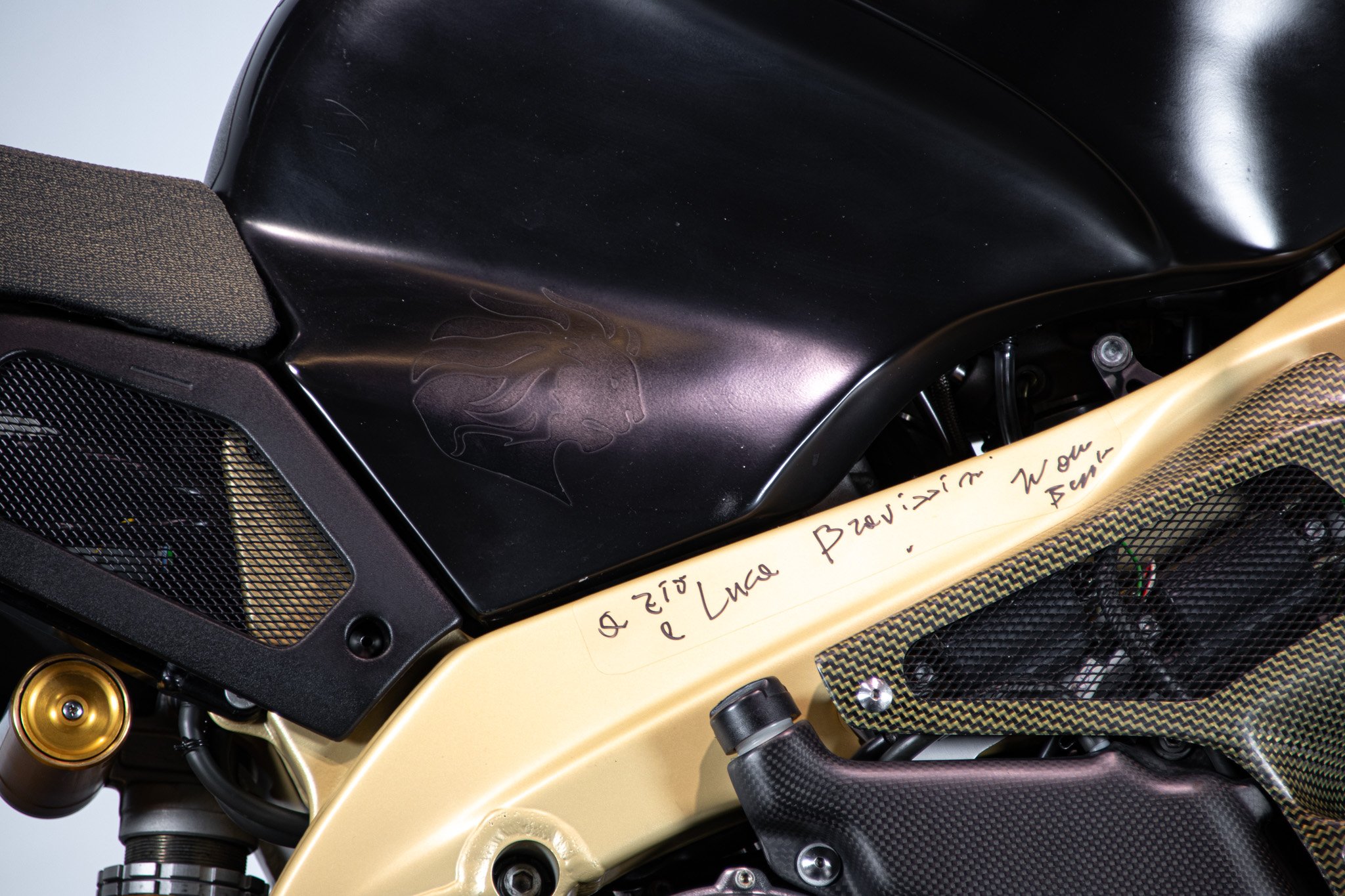 Aprilia RSV R 1000 TUONO 