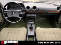 Mercedes Benz 200 Limousine W123 