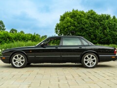 Jaguar XJR 