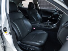 Lexus IS 220 D 